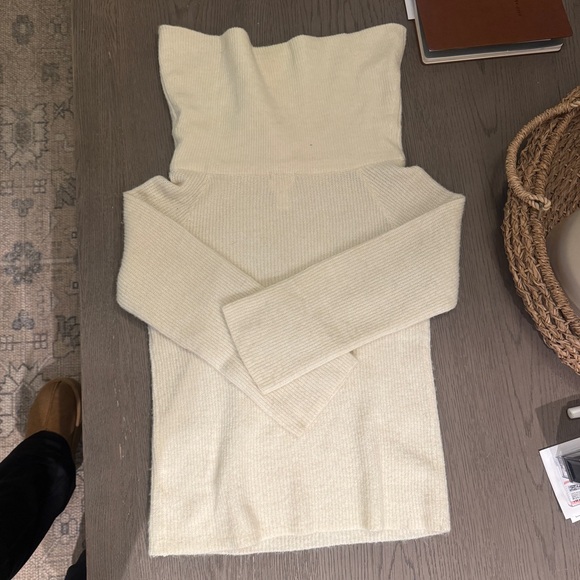 H&M Cream Off-the-Shoulder Raglan Sweater - Picture 4 of 4